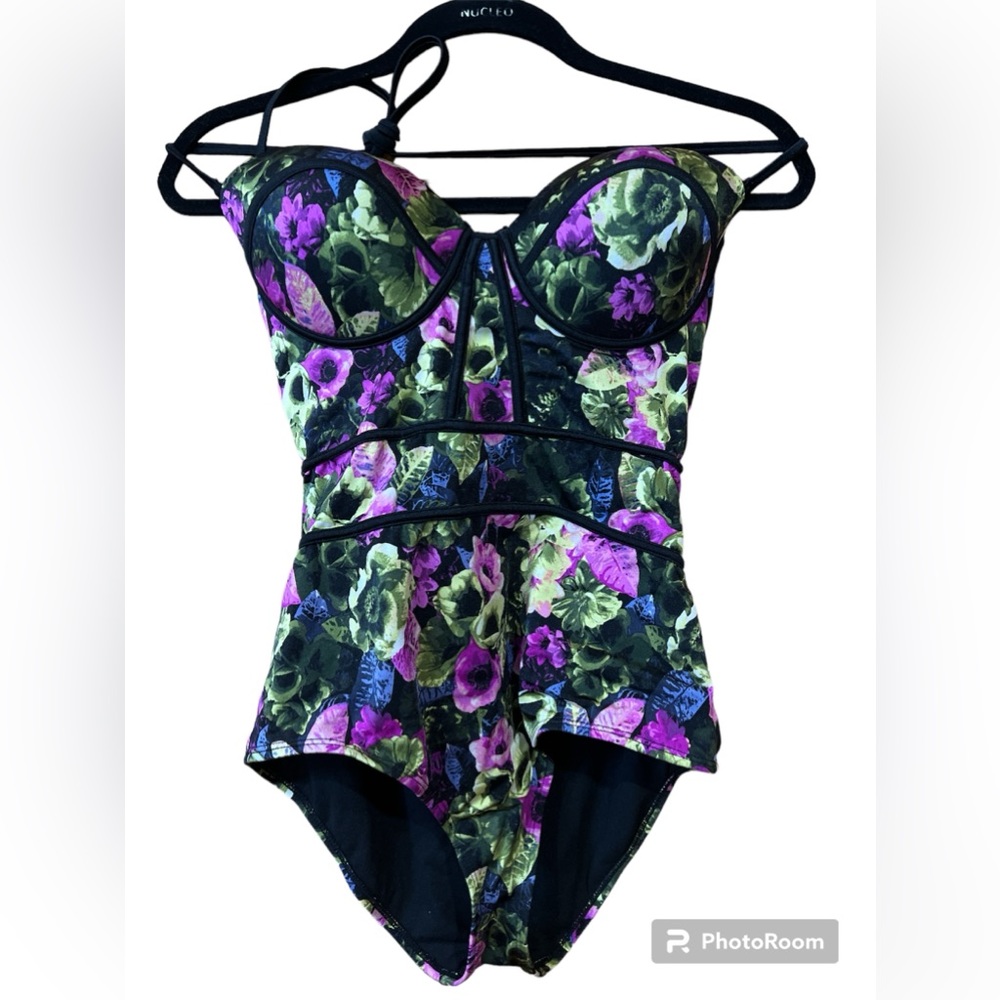 COPY BOGO 2/$10  - Gorgeous floral corset style swimsuit